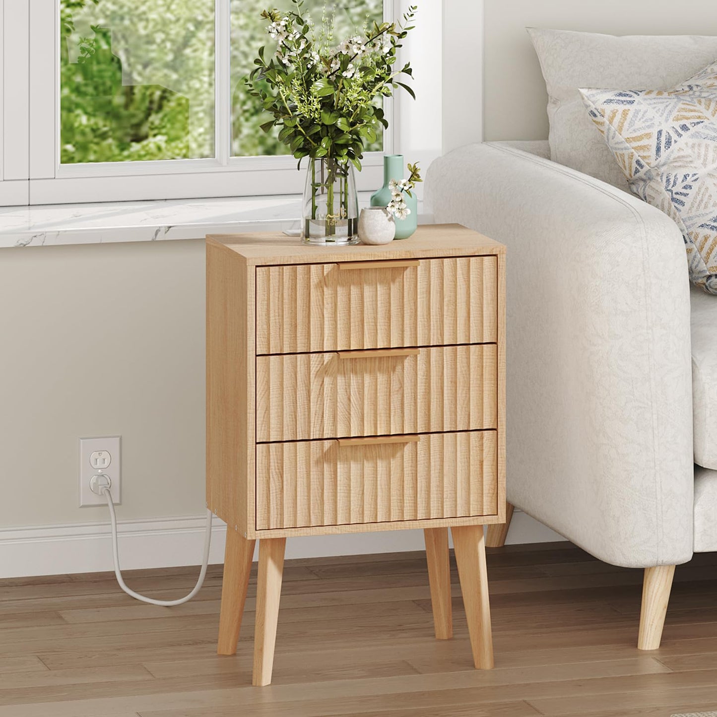 MAHANCRIS End Table, Fluted Night Stand, Modern Side Table with Charging Station, Bedside Table with 3 Drawers, Mid Century Nightstand, for Living Room, Bedroom, Study, Office, Natural ETNA64E01