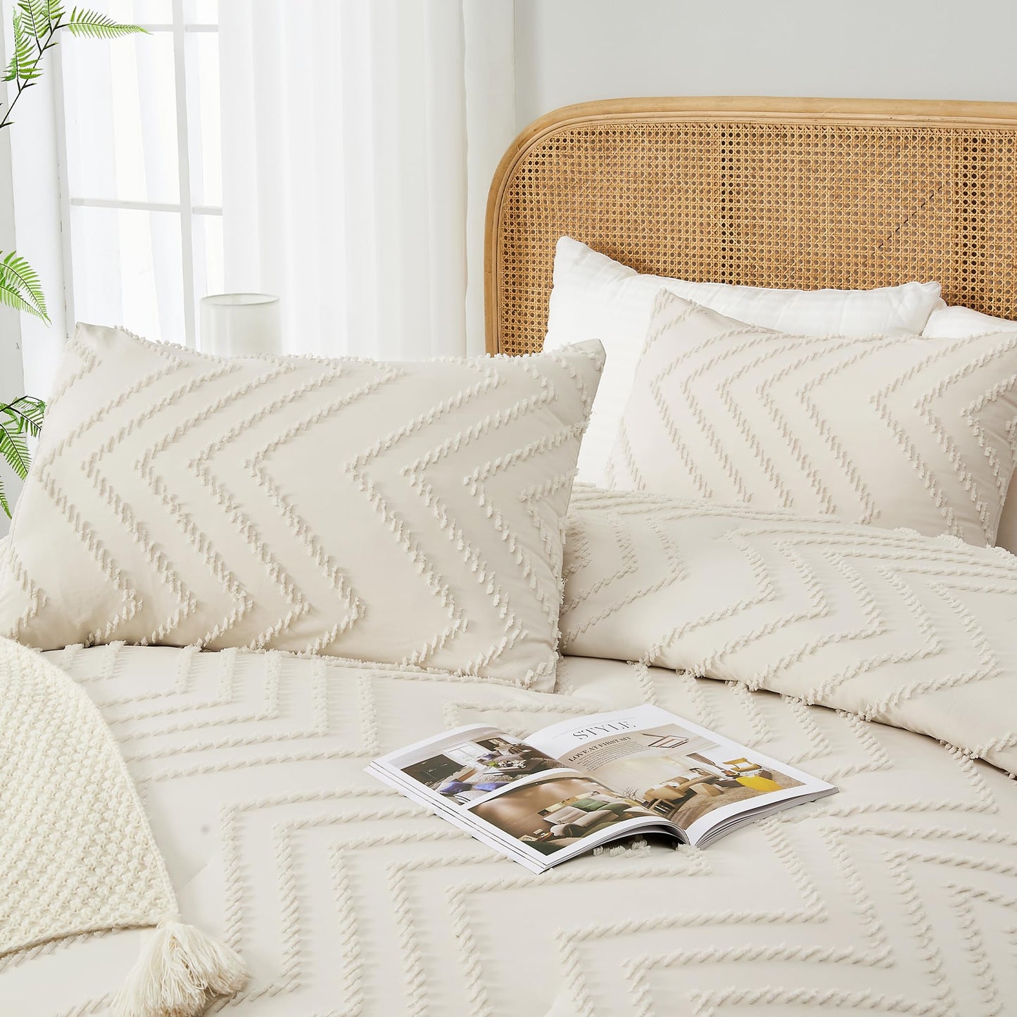Andency Queen Comforter Set Beige, Comforters Queen Size Boho Cream Soft Warm Tufted Neutral Bedding Comforter Sets for Queen Bed, 3 Pieces Aesthetic Chevron Farmhouse Cute Bohemian Textured Bed Set